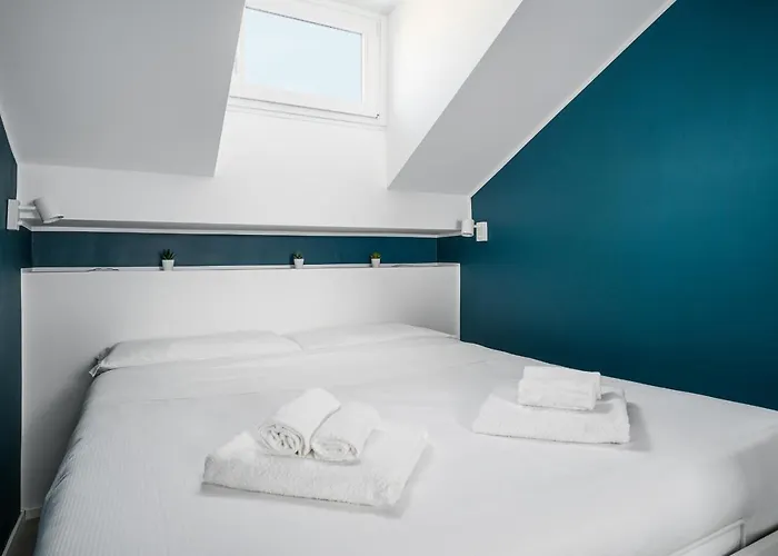 Design Attic Porta Venezia Centrale 65M2 - Self Check-In